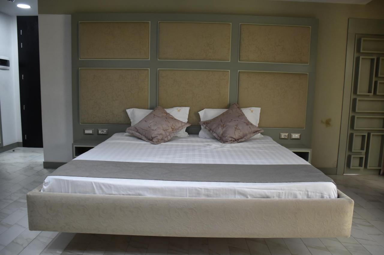 New W Hotel Tirana Kültér fotó